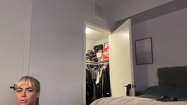 ElenaErickson online show from April 13, 2026, 2:28 am