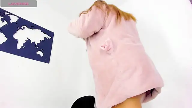 Snapshot of CurvyViolet chatting on December 10, 2024, 11:54 am CurvyViolet online show from December 10, 2024, 11:54 am