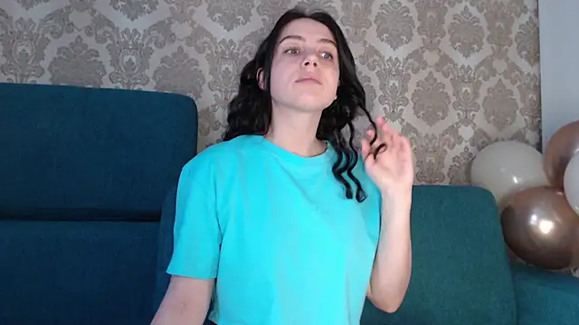 Louise Lavender online show from March 3, 2025, 10:28 am