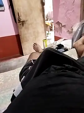 findmemylove online show from December 1, 2025, 8:52 am