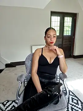 QueenTricks1 online show from April 10, 2026, 8:41 am