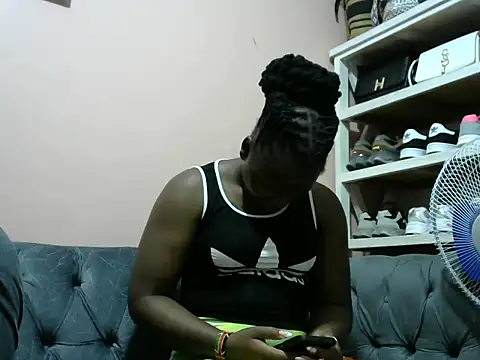 Snapshot of slender-qwene chatting on March 24, 2026, 11:15 am slender-qwene online show from March 24, 2026, 11:15 am