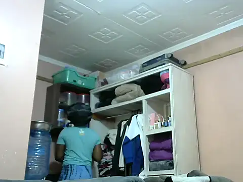 Snapshot of slender-qwene chatting on May 4, 2026, 9:05 am slender-qwene online show from May 4, 2026, 9:05 am
