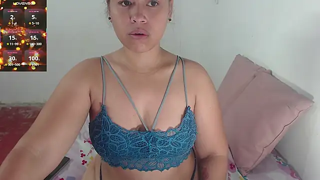 Snapshot of Hazel_donna chatting on December 4, 2025, 8:34 am Hazel donna online show from December 4, 2025, 8:34 am