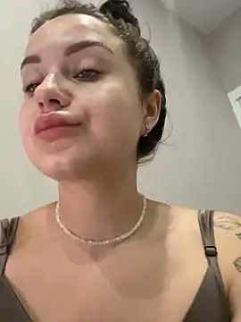 Snapshot of ellie_ssexy chatting on December 19, 2024, 4:45 am ellie ssexy online show from December 19, 2024, 4:45 am