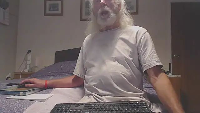 Snapshot of WaverlyKernow chatting on June 8, 2026, 7:31 am WaverlyKernow online show from June 8, 2026, 7:31 am