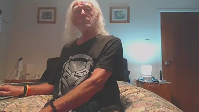 Snapshot of WaverlyKernow chatting on June 28, 2026, 8:37 pm WaverlyKernow online show from June 28, 2026, 8:37 pm
