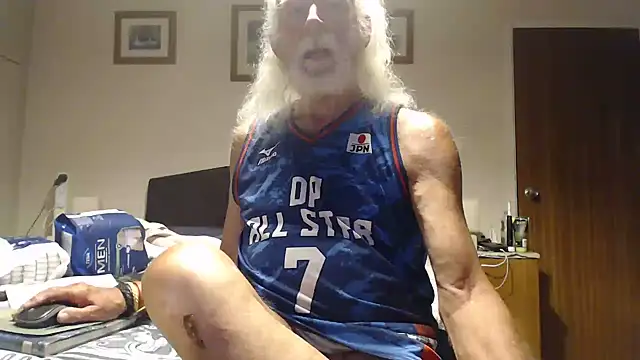 Snapshot of WaverlyKernow chatting on August 3, 2026, 9:29 pm WaverlyKernow online show from August 3, 2026, 9:29 pm