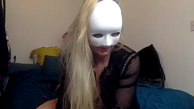 misscharlottezz online show from March 12, 2025, 6:51 am