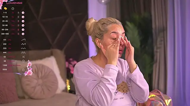 Snapshot of VictoriaMorrone chatting on February 23, 2025, 1:32 pm VictoriaMorrone online show from February 23, 2025, 1:32 pm