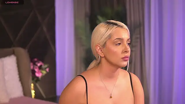 Snapshot of VictoriaMorrone chatting on March 1, 2025, 12:12 pm VictoriaMorrone online show from March 1, 2025, 12:12 pm