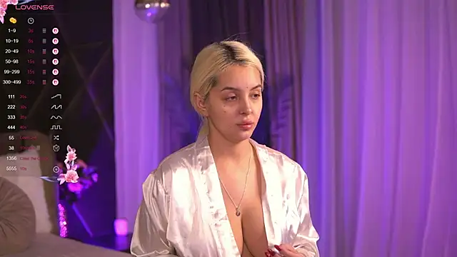 Snapshot of VictoriaMorrone chatting on March 8, 2025, 4:34 am VictoriaMorrone online show from March 8, 2025, 4:34 am