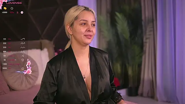 Snapshot of VictoriaMorrone chatting on March 20, 2025, 4:51 am VictoriaMorrone online show from March 20, 2025, 4:51 am