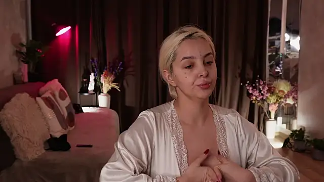 Snapshot of VictoriaMorrone chatting on October 12, 2025, 6:40 pm VictoriaMorrone online show from October 12, 2025, 6:40 pm