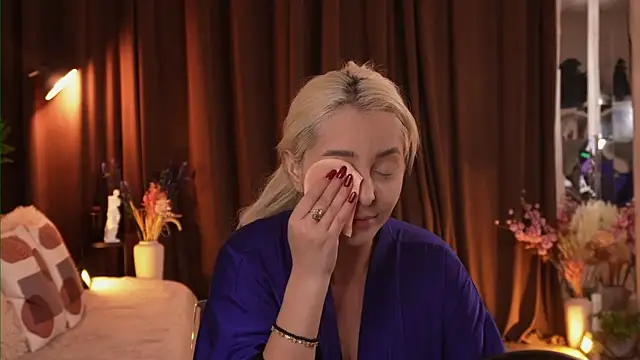 Snapshot of VictoriaMorrone chatting on November 25, 2025, 11:38 pm VictoriaMorrone online show from November 25, 2025, 11:38 pm