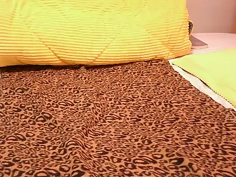 cindy mia online show from October 31, 2025, 11:00 am