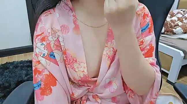 Snapshot of Kemmy_babe20 chatting on March 10, 2025, 7:42 am Kemmy babe20 online show from March 10, 2025, 7:42 am