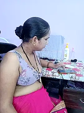 Snapshot of reemacouple007 chatting on April 25, 2026, 5:54 pm reemacouple007 online show from April 25, 2026, 5:54 pm