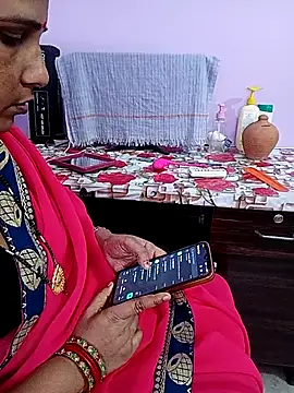 Snapshot of reemacouple007 chatting on May 10, 2026, 6:51 am reemacouple007 online show from May 10, 2026, 6:51 am