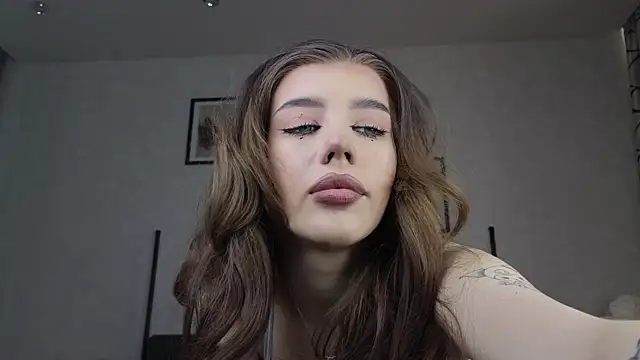 dolly ll online show from March 22, 2025, 1:30 pm