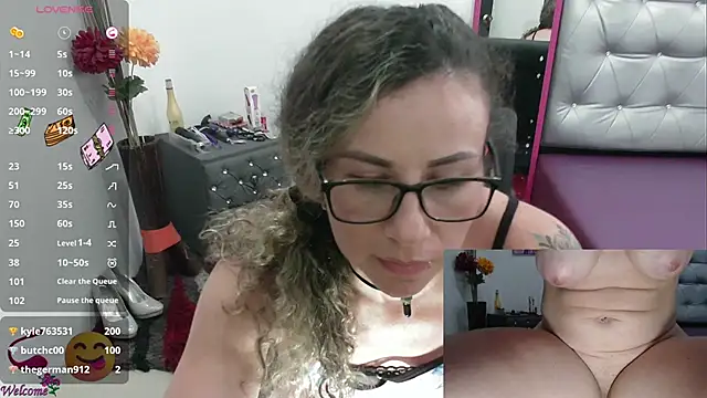 ViickySexy online show from February 24, 2025, 10:47 pm