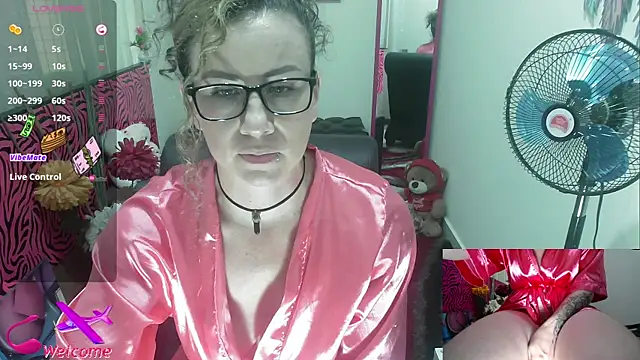 ViickySexy online show from September 23, 2025, 7:28 pm