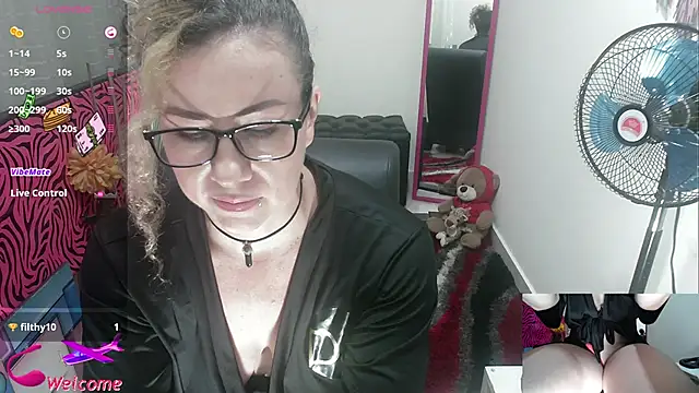 ViickySexy online show from November 3, 2025, 7:48 pm