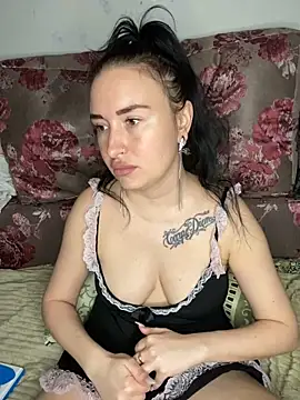 Snapshot of Roxana_Bell chatting on April 29, 2026, 6:25 pm Roxana Bell online show from April 29, 2026, 6:25 pm
