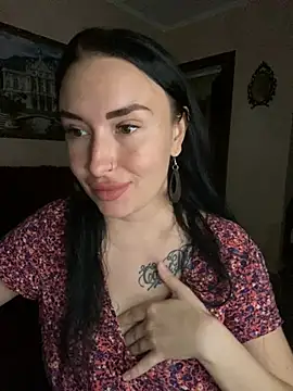 Snapshot of Roxana_Bell chatting on June 6, 2026, 12:32 pm Roxana Bell online show from June 6, 2026, 12:32 pm