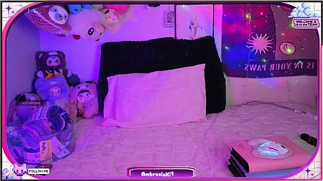 Snapshot of AmbrosiaKitty chatting on June 28, 2026, 11:05 am AmbrosiaKitty online show from June 28, 2026, 11:05 am