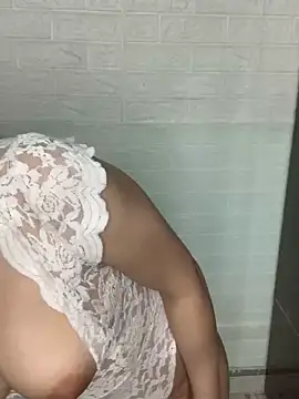 Snapshot of Linda-Mora chatting on January 4, 2025, 5:37 pm Linda-Mora online show from January 4, 2025, 5:37 pm