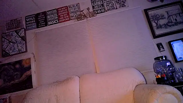 Snapshot of BobbyQ29 chatting on June 11, 2026, 5:27 am BobbyQ29 online show from June 11, 2026, 5:27 am
