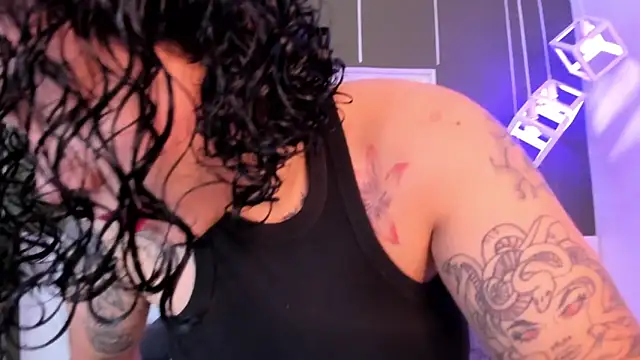 Snapshot of Alexxxholy chatting on February 18, 2025, 1:44 pm Alexxxholy online show from February 18, 2025, 1:44 pm