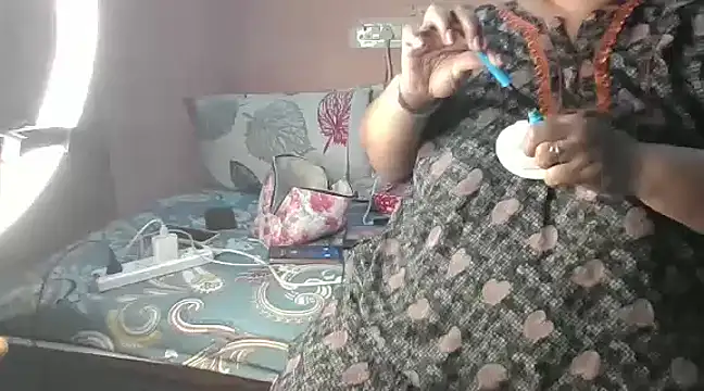 Snapshot of Ravina_patil1 chatting on January 22, 2025, 4:02 am Ravina patil1 online show from January 22, 2025, 4:02 am