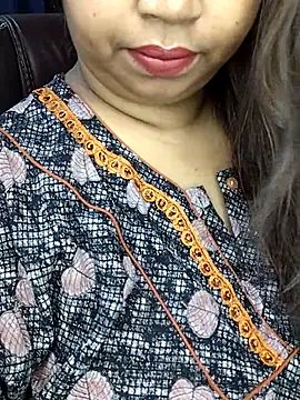 Snapshot of Ravina_patil1 chatting on September 22, 2025, 5:37 pm Ravina patil1 online show from September 22, 2025, 5:37 pm