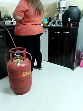 Snapshot of Ravina_patil1 chatting on November 13, 2025, 6:29 pm Ravina patil1 online show from November 13, 2025, 6:29 pm