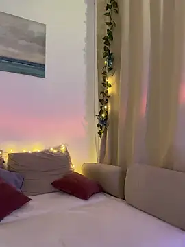 LunaRase online show from January 11, 2025, 12:50 pm