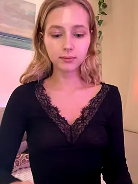 LunaRase online show from October 16, 2025, 11:00 am