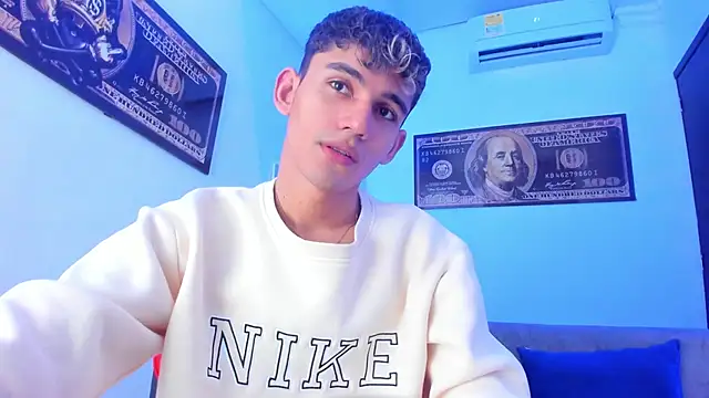Snapshot of EstebanPerez_ chatting on December 23, 2024, 12:08 pm EstebanPerez online show from December 23, 2024, 12:08 pm