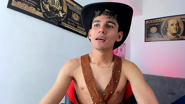 Snapshot of EstebanPerez_ chatting on December 30, 2024, 12:20 pm EstebanPerez online show from December 30, 2024, 12:20 pm