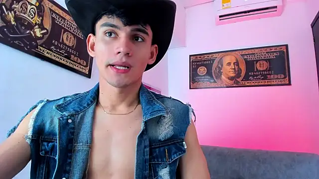 Snapshot of EstebanPerez_ chatting on January 7, 2025, 12:20 pm EstebanPerez online show from January 7, 2025, 12:20 pm