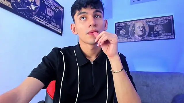 Snapshot of EstebanPerez_ chatting on January 13, 2025, 12:02 pm EstebanPerez online show from January 13, 2025, 12:02 pm