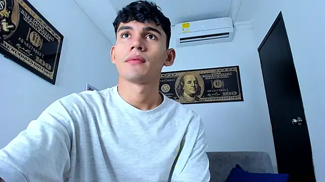 Snapshot of EstebanPerez_ chatting on January 15, 2025, 12:04 pm EstebanPerez online show from January 15, 2025, 12:04 pm