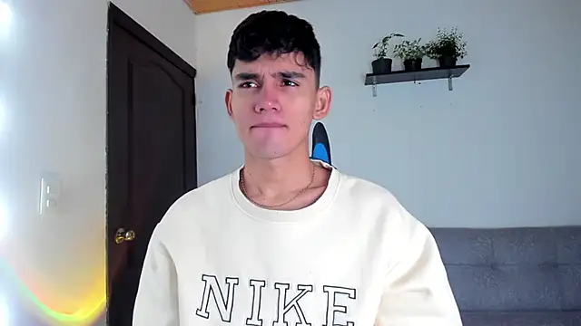 Snapshot of EstebanPerez_ chatting on January 23, 2025, 12:52 pm EstebanPerez online show from January 23, 2025, 12:52 pm