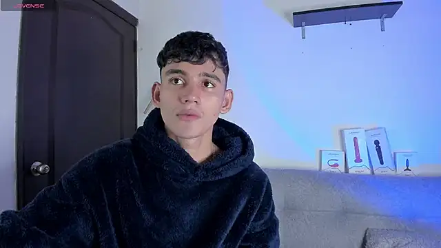 Snapshot of EstebanPerez_ chatting on February 5, 2025, 10:22 pm EstebanPerez online show from February 5, 2025, 10:22 pm
