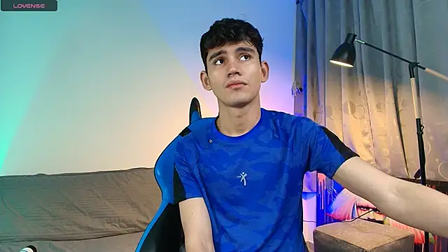 Snapshot of EstebanPerez_ chatting on March 18, 2025, 2:37 pm EstebanPerez online show from March 18, 2025, 2:37 pm