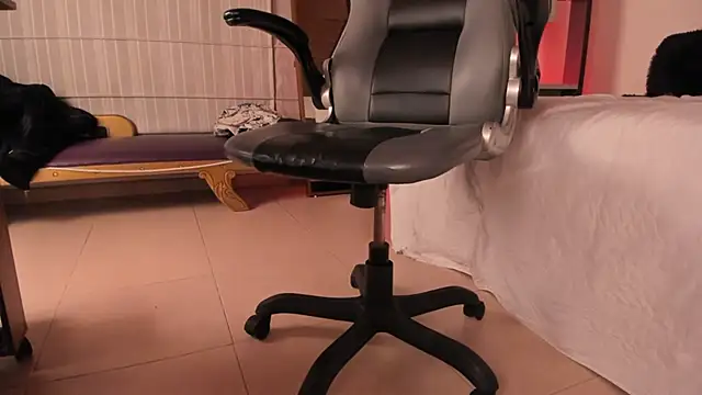 Moony 14 online show from December 2, 2025, 2:12 pm