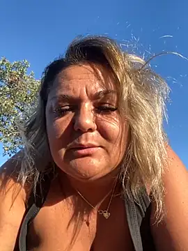 MikyVesela online show from September 23, 2025, 2:42 pm