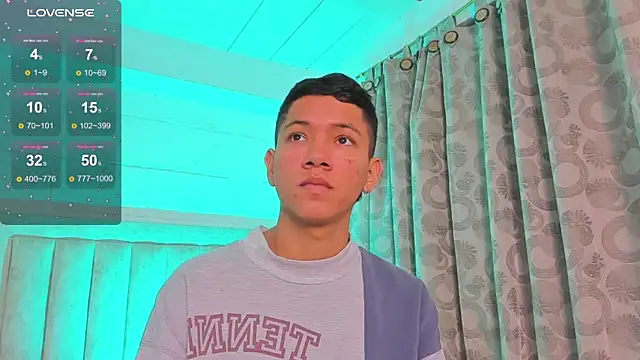 Snapshot of JulianRose_1 chatting on January 17, 2025, 2:07 pm JulianRose 1 online show from January 17, 2025, 2:07 pm