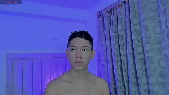 Snapshot of JulianRose_1 chatting on January 22, 2025, 11:23 am JulianRose 1 online show from January 22, 2025, 11:23 am